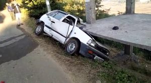 Hamirpur Accident: रेन शेल्टर के पिल्लर से टकराई शादी में आए युवकों की कार, एक की मौत 