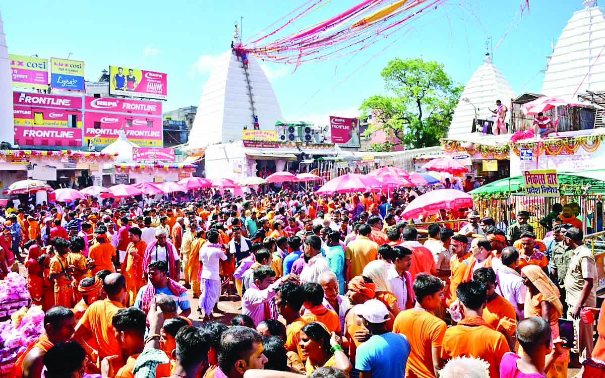 Kanwar yatra hi-res stock photography and images - Alamy