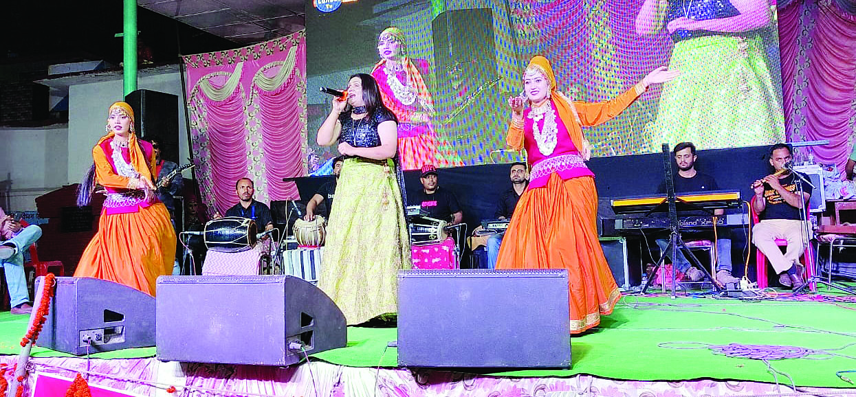 राजगढ़ में कलाकारों ने प्रस्तुतियों से जमाया रंग