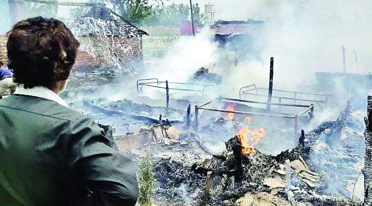 पंडोगा में आग लगने से चार झुग्गियां राख