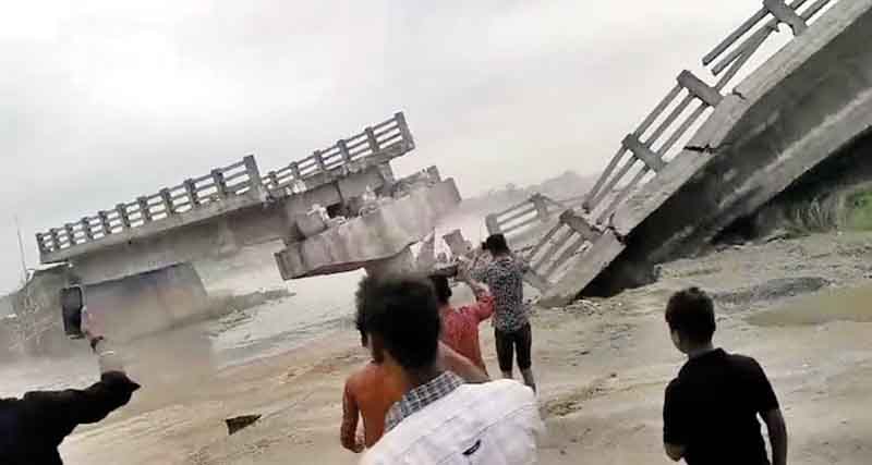 बिहार में उद्घाटन से पहले गिर गया 12 करोड़ का पुल